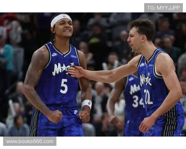 班凯罗半场表现出色 10分5板7助罚球10中6引领球队攻防